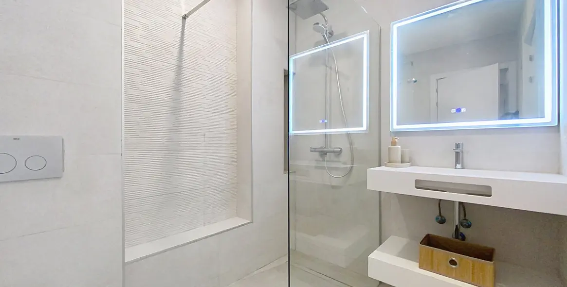 Sale of middle floor apartment in Estepona 37