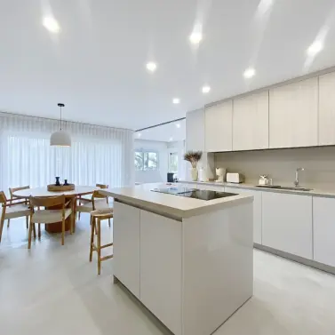Sale of middle floor apartment in Estepona