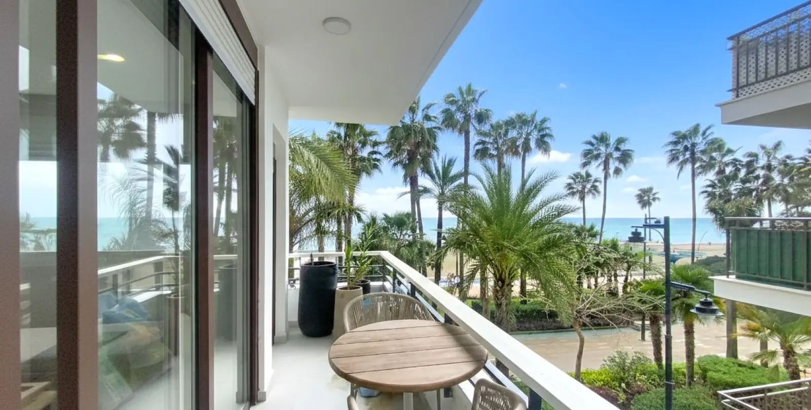 Venta de apartamento en planta media en Estepona 3