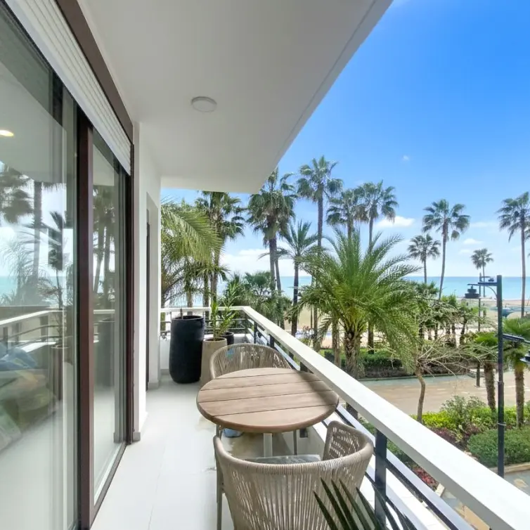 Venta de apartamento en planta media en Estepona