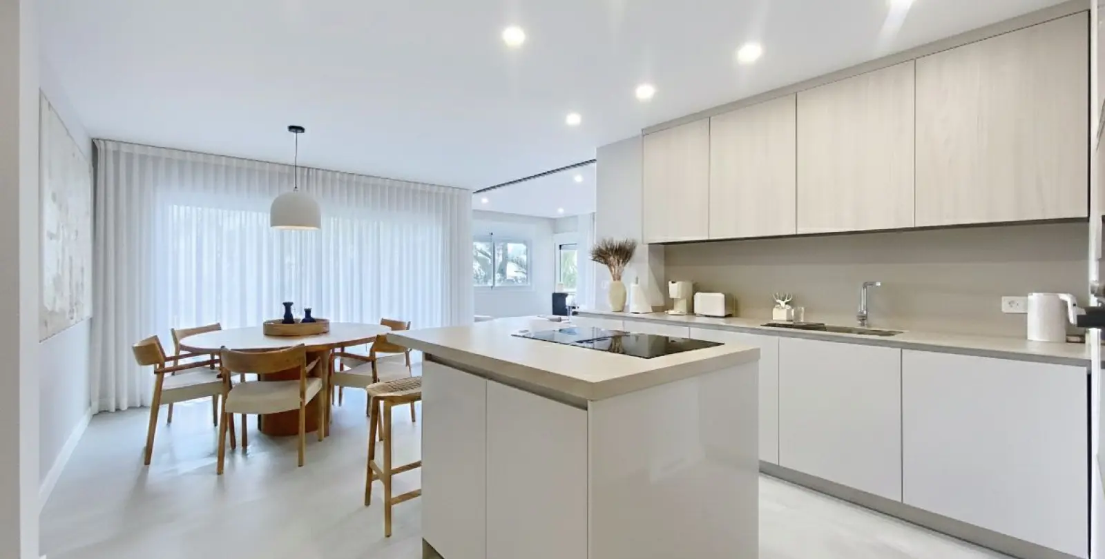 Venta de apartamento en planta media en Estepona 5