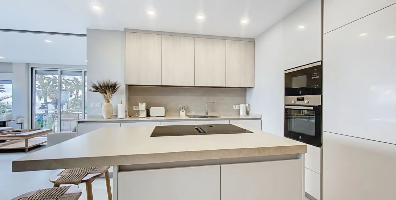 Venta de apartamento en planta media en Estepona 7