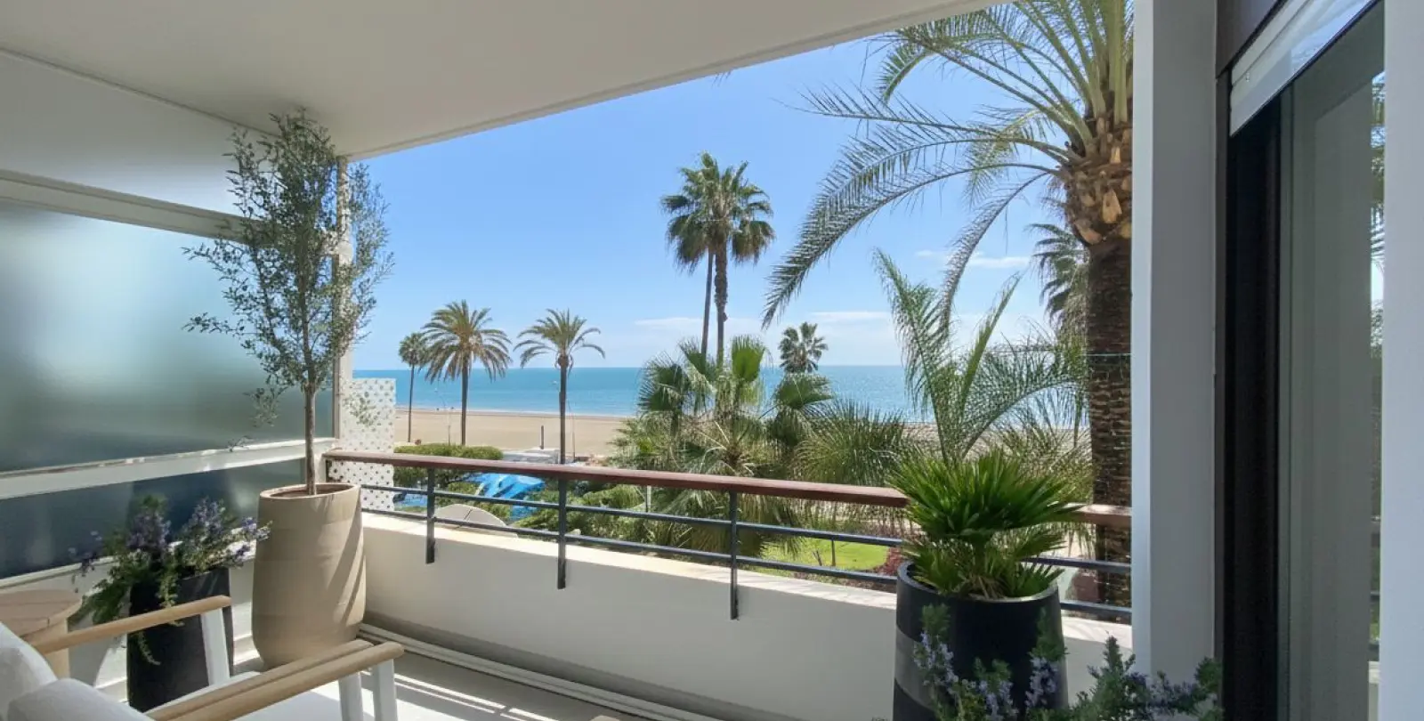 Venta de apartamento en planta media en Estepona 13