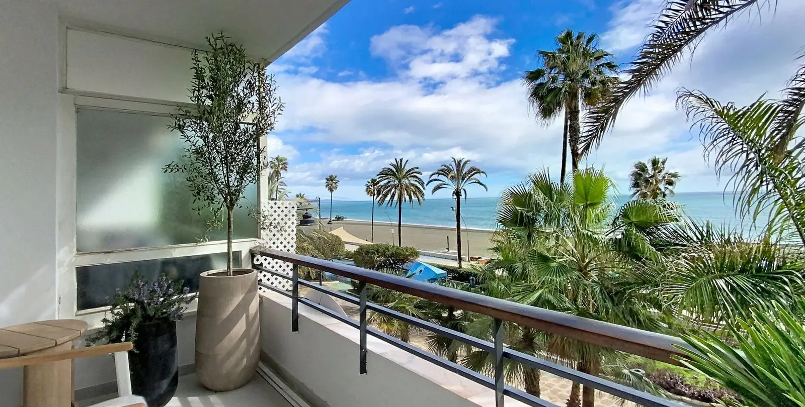 Venta de apartamento en planta media en Estepona 14