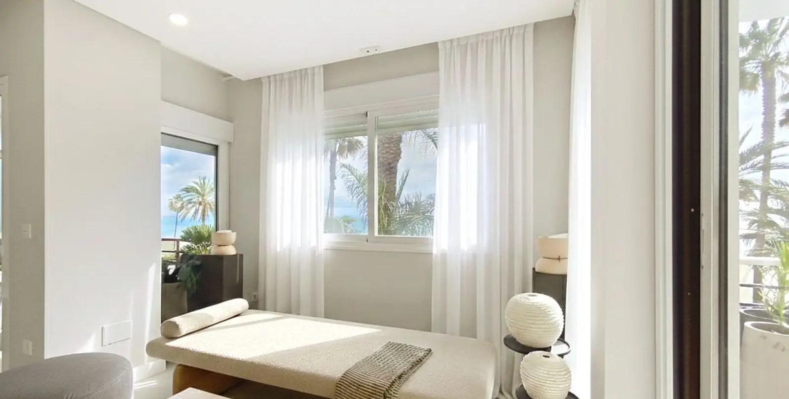 Venta de apartamento en planta media en Estepona 18
