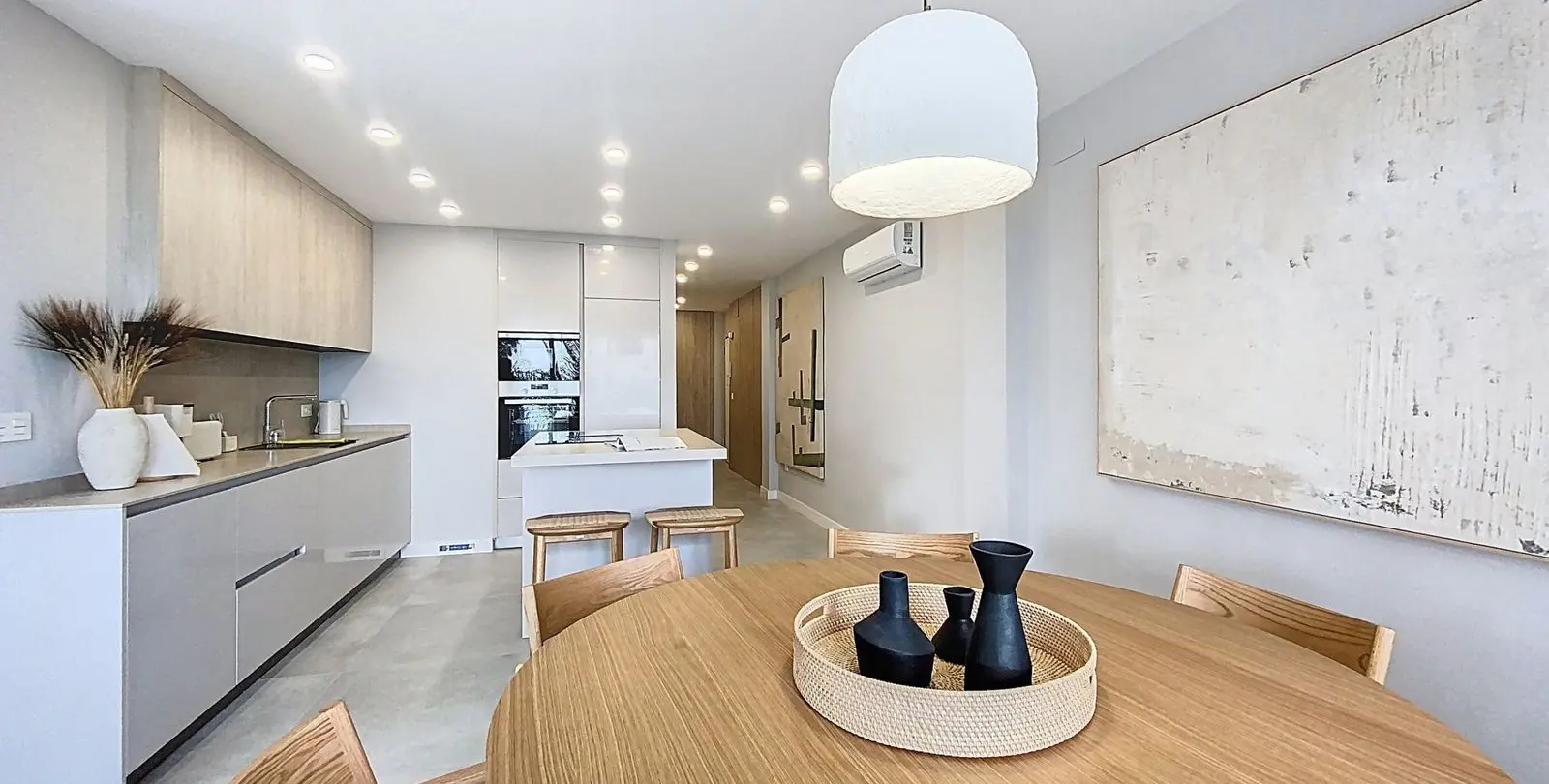 Venta de apartamento en planta media en Estepona 24