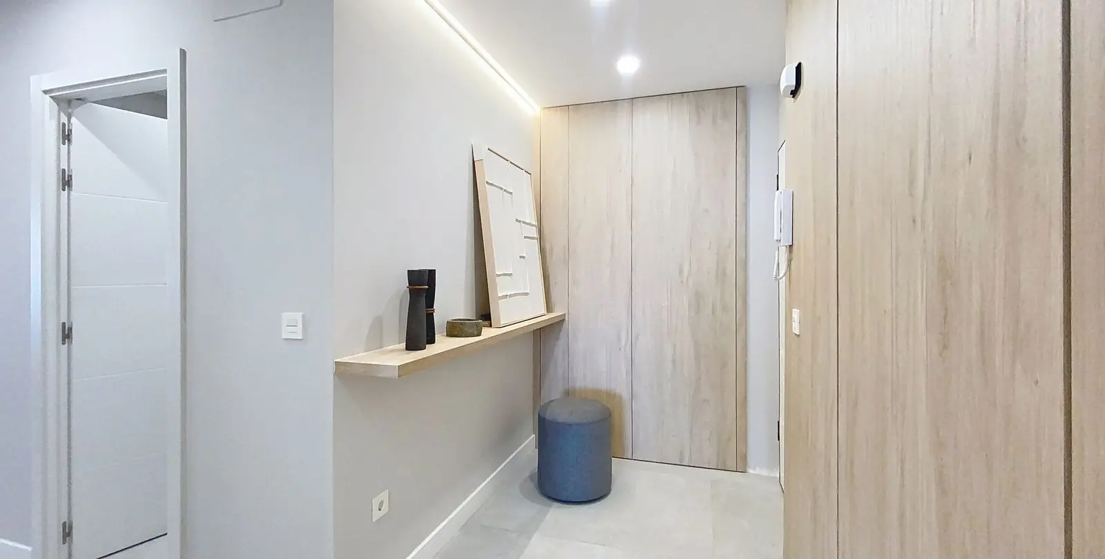 Venta de apartamento en planta media en Estepona 25