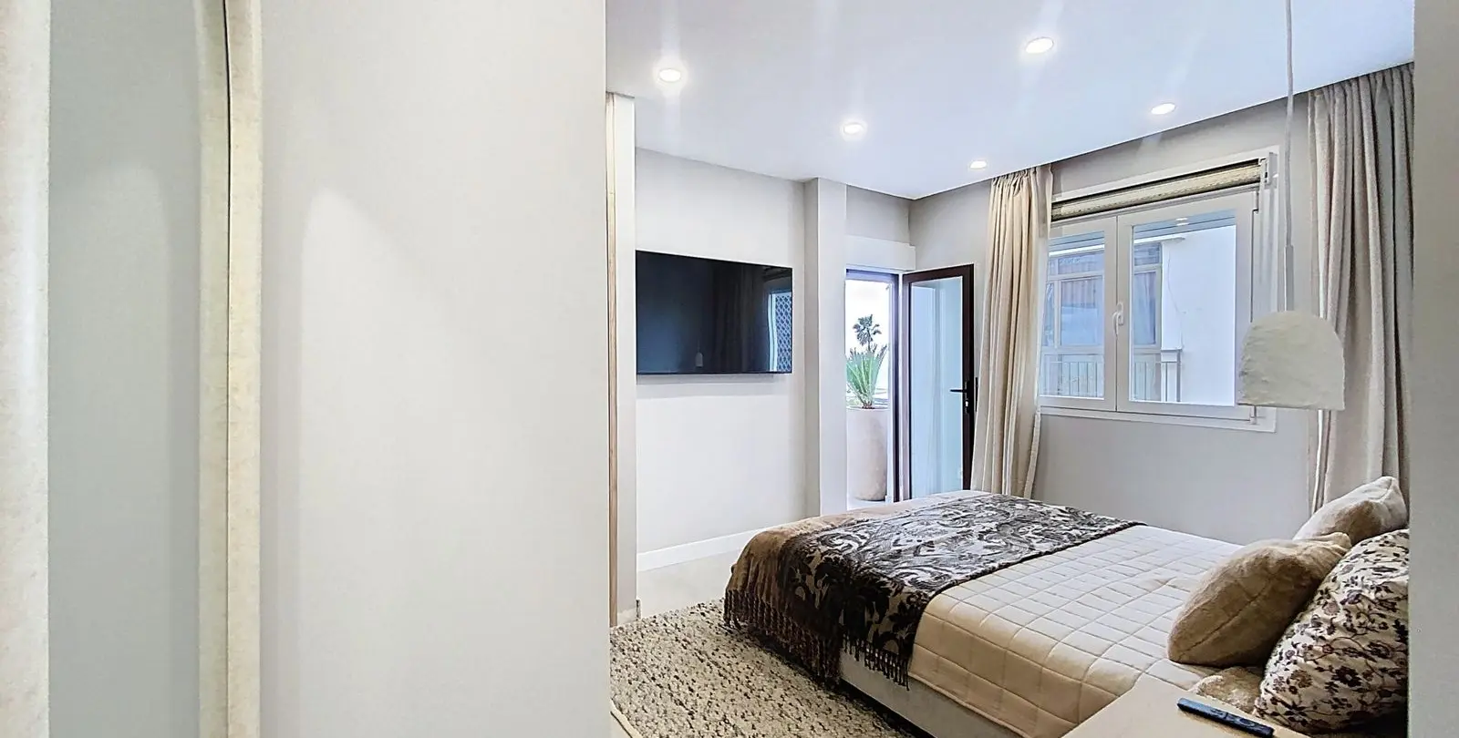 Venta de apartamento en planta media en Estepona 26