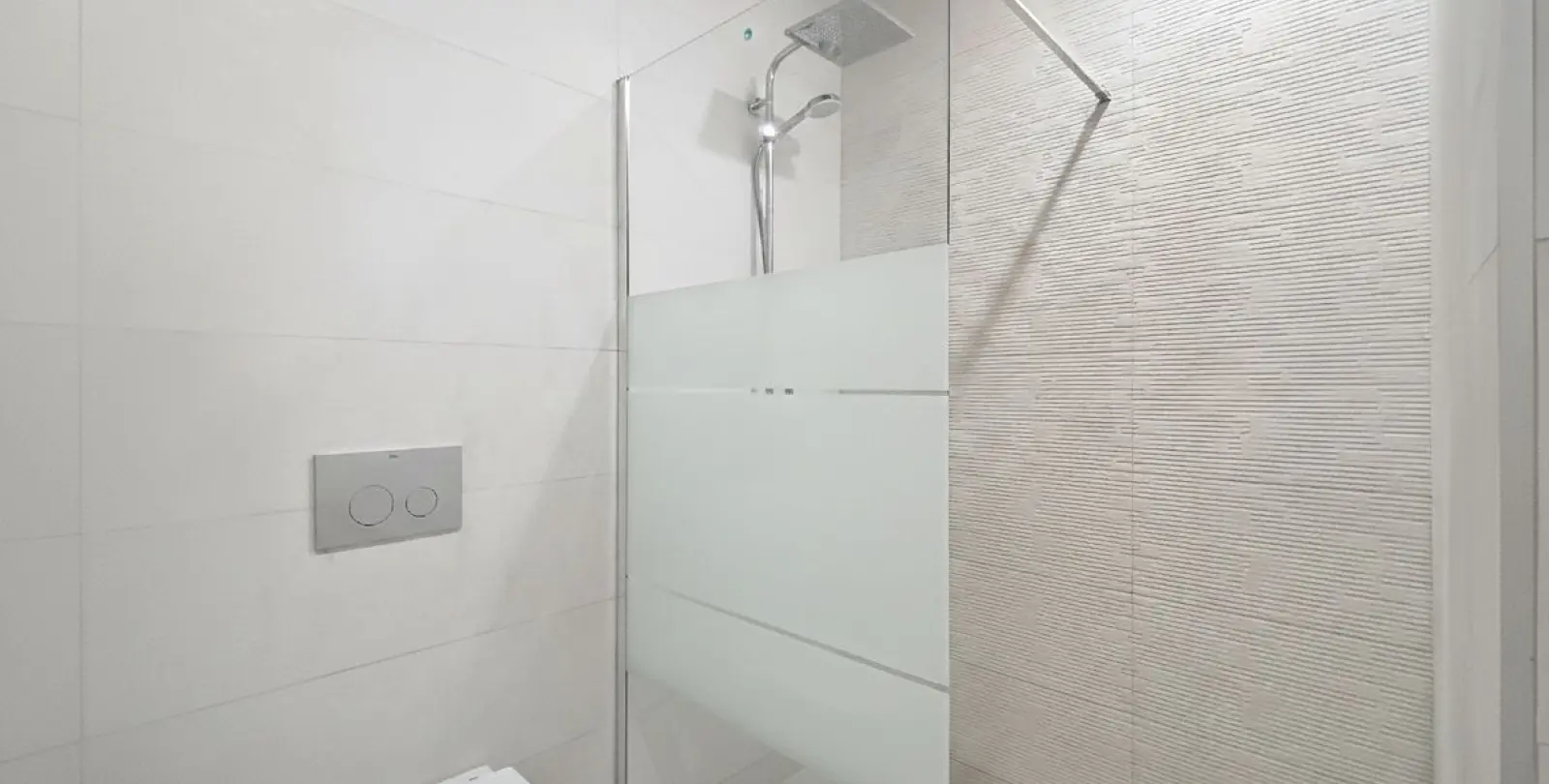Venta de apartamento en planta media en Estepona 30