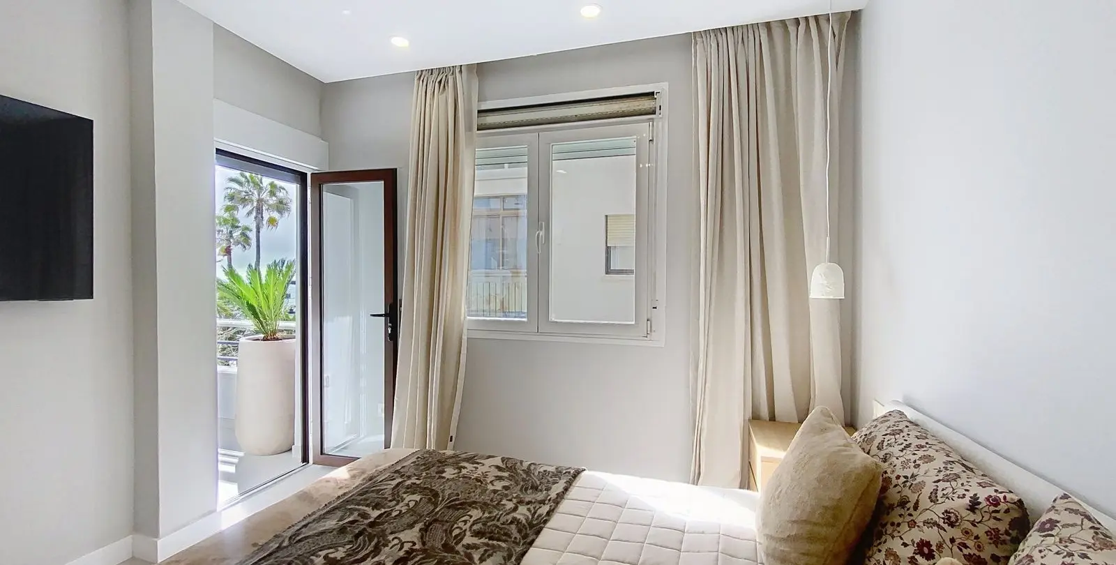 Venta de apartamento en planta media en Estepona 31