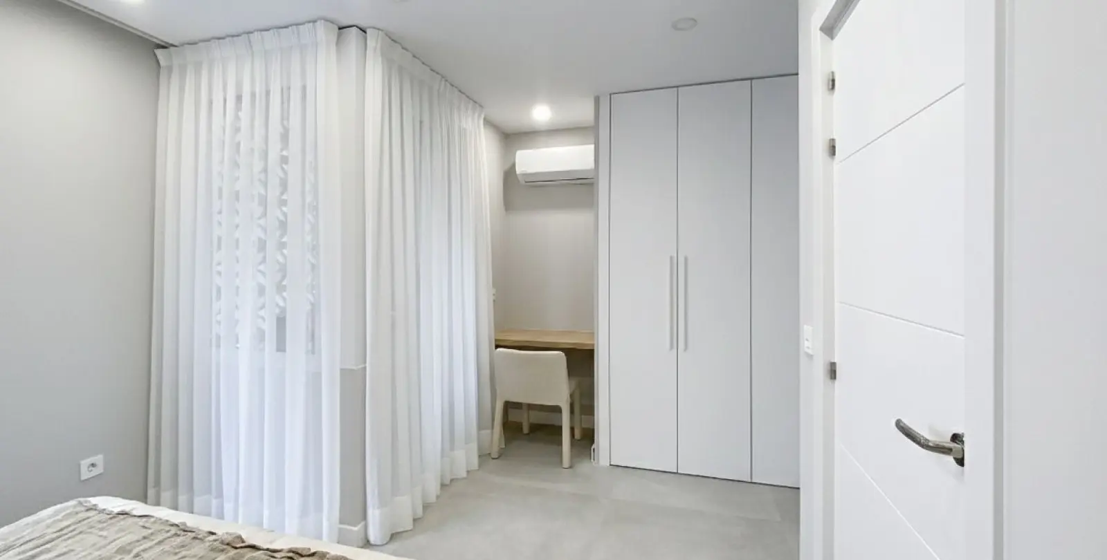 Venta de apartamento en planta media en Estepona 34