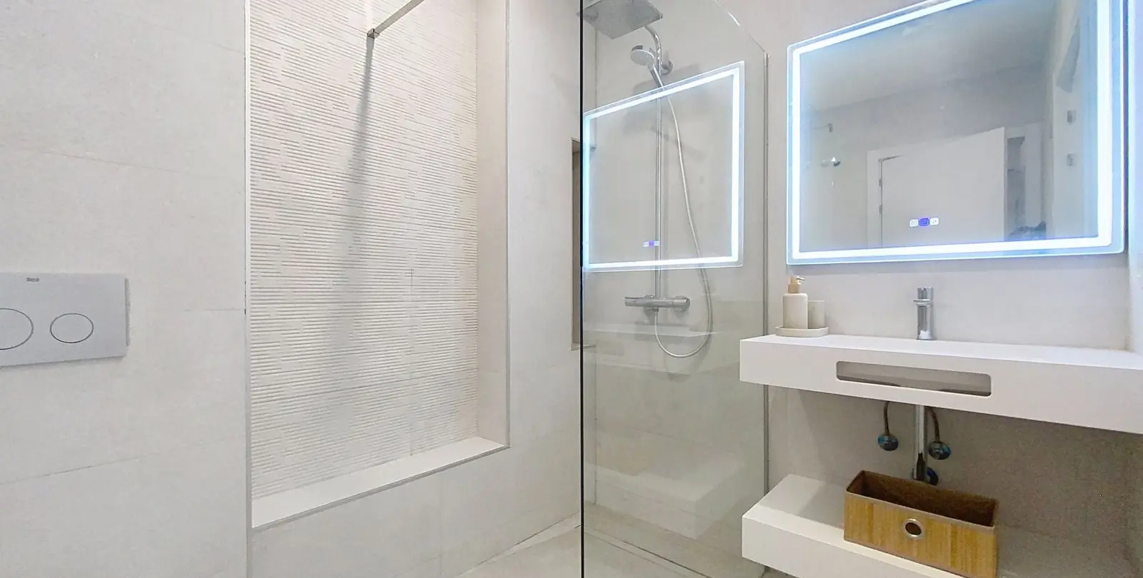 Venta de apartamento en planta media en Estepona 37