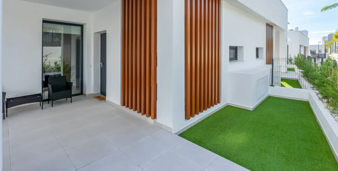 Sale of townhouse in Estepona 2