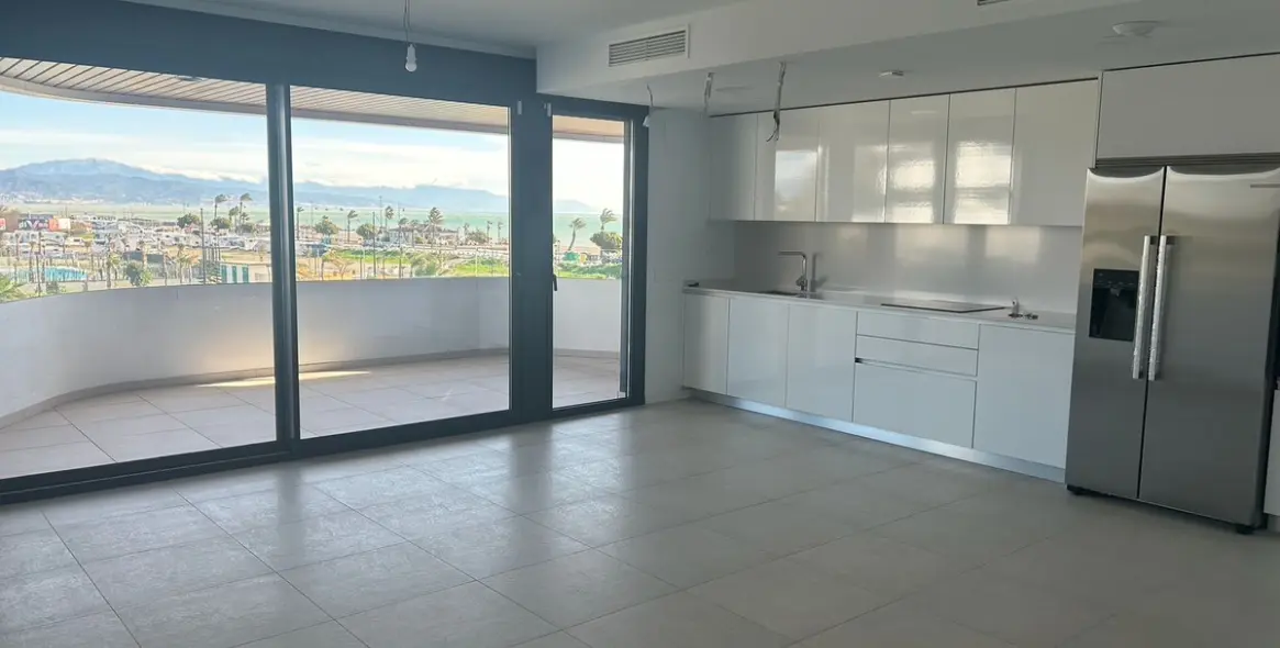 Sale of middle floor apartment in Los Alamos 11