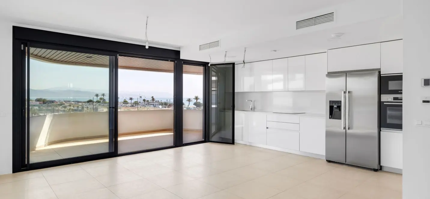 Sale of middle floor apartment in Los Alamos 0