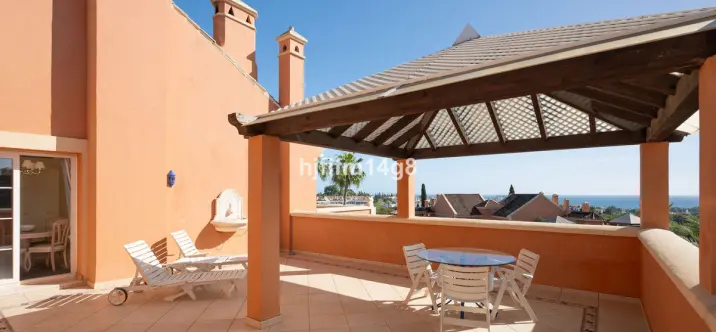 Продажа двухуровневого пентхауса в Nueva Andalucía 0