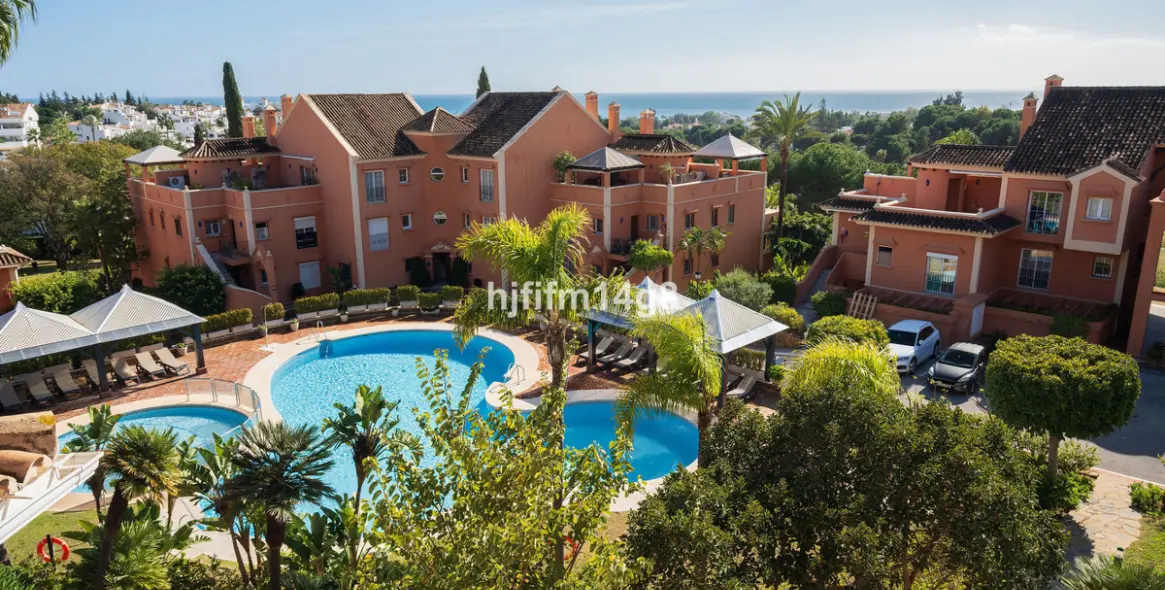 Продажа двухуровневого пентхауса в Nueva Andalucía 2