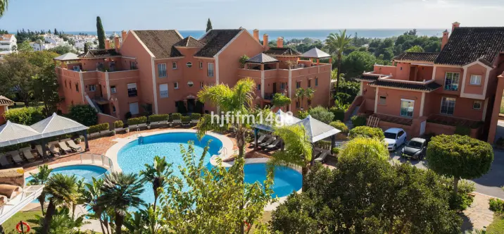 Продажа двухуровневого пентхауса в Nueva Andalucía 1