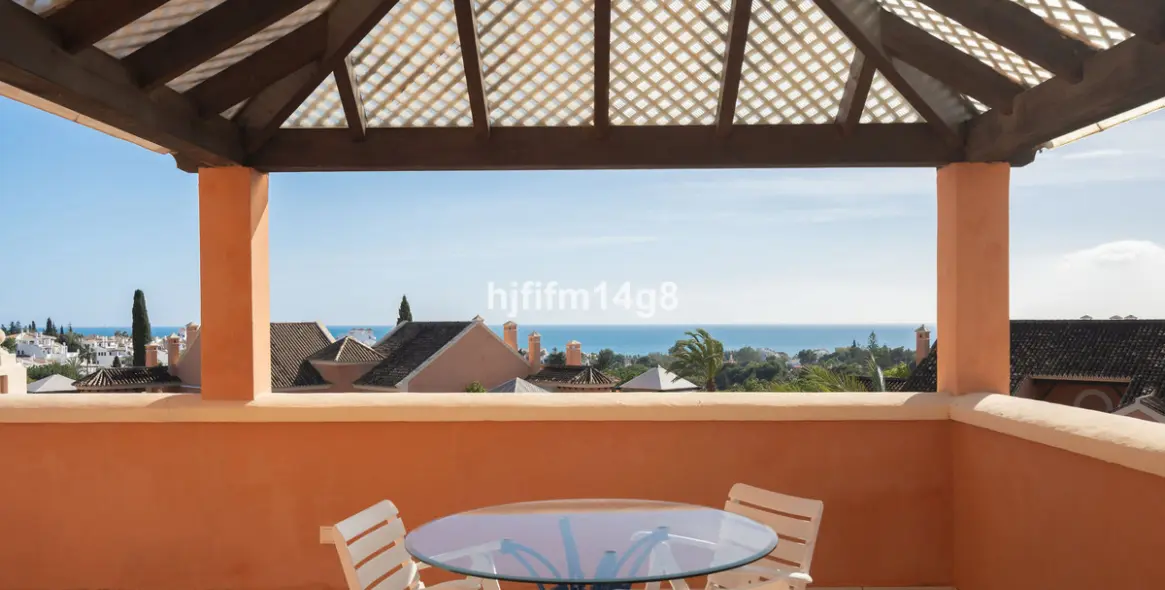 Продажа двухуровневого пентхауса в Nueva Andalucía 3