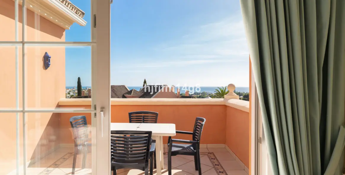 Продажа двухуровневого пентхауса в Nueva Andalucía 4