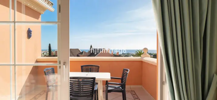 Продажа двухуровневого пентхауса в Nueva Andalucía 3