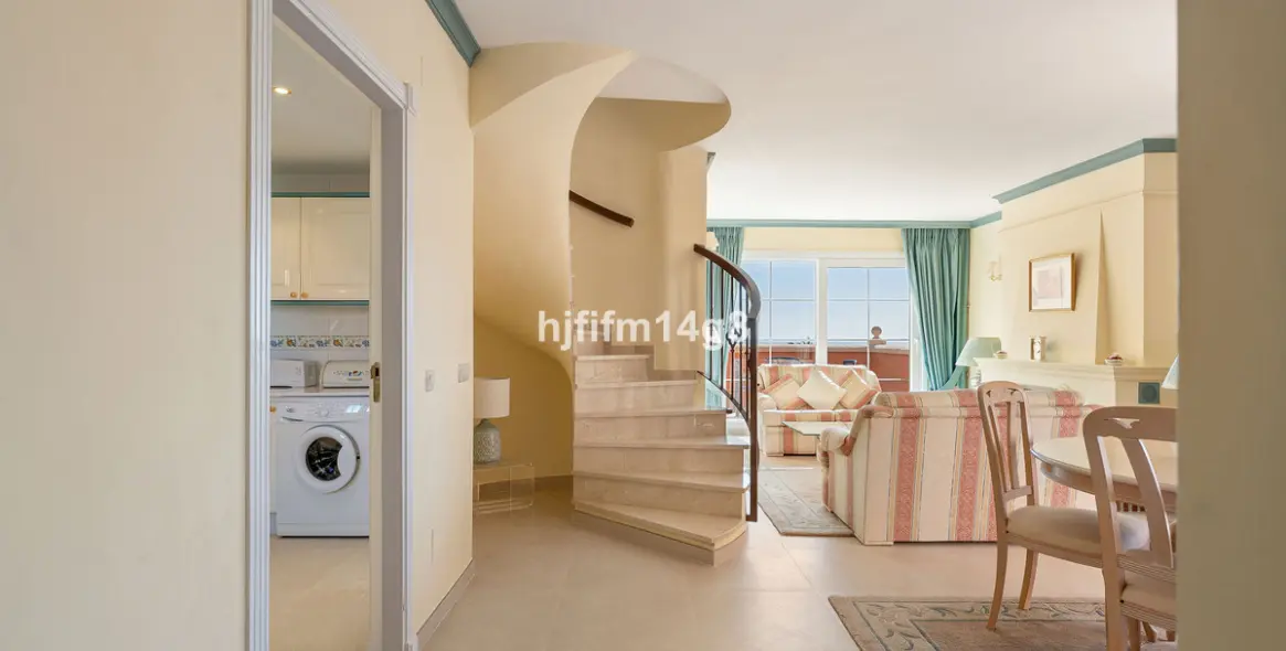 Продажа двухуровневого пентхауса в Nueva Andalucía 8