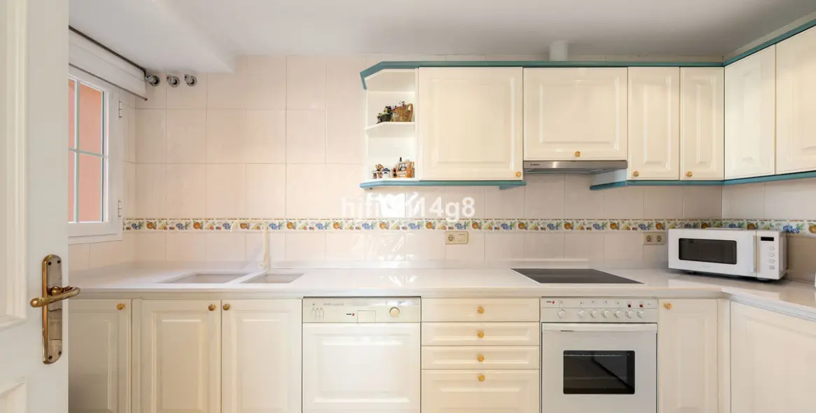 Продажа двухуровневого пентхауса в Nueva Andalucía 9