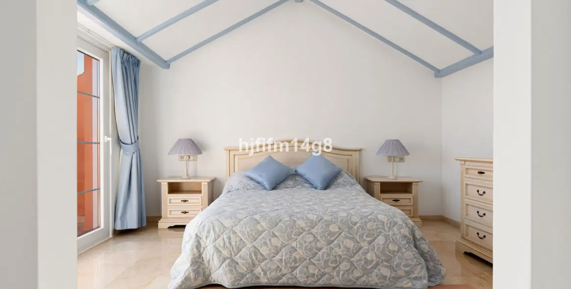 Продажа двухуровневого пентхауса в Nueva Andalucía 10