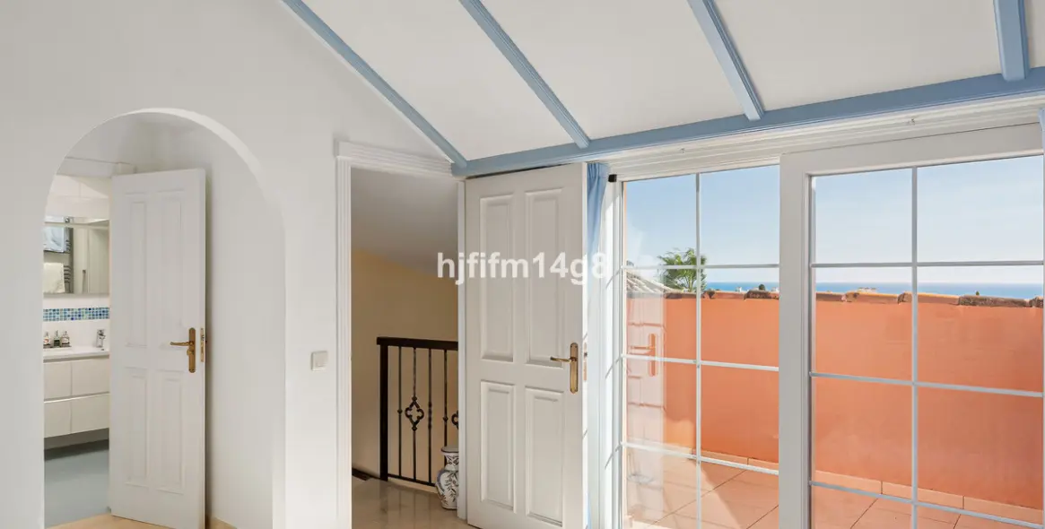 Продажа двухуровневого пентхауса в Nueva Andalucía 12