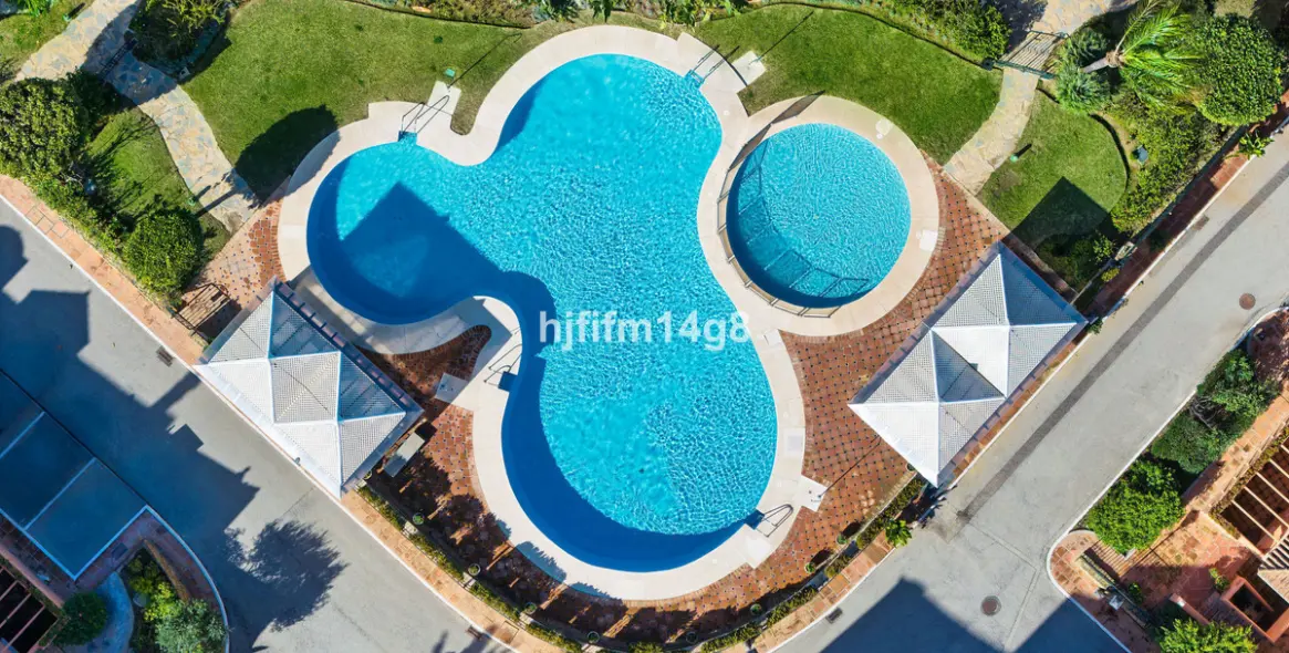 Sale of penthouse duplex in Nueva Andalucía 22