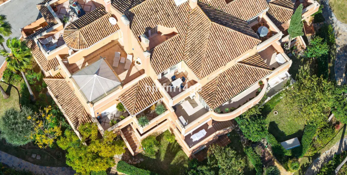 Sale of penthouse duplex in Nueva Andalucía 25