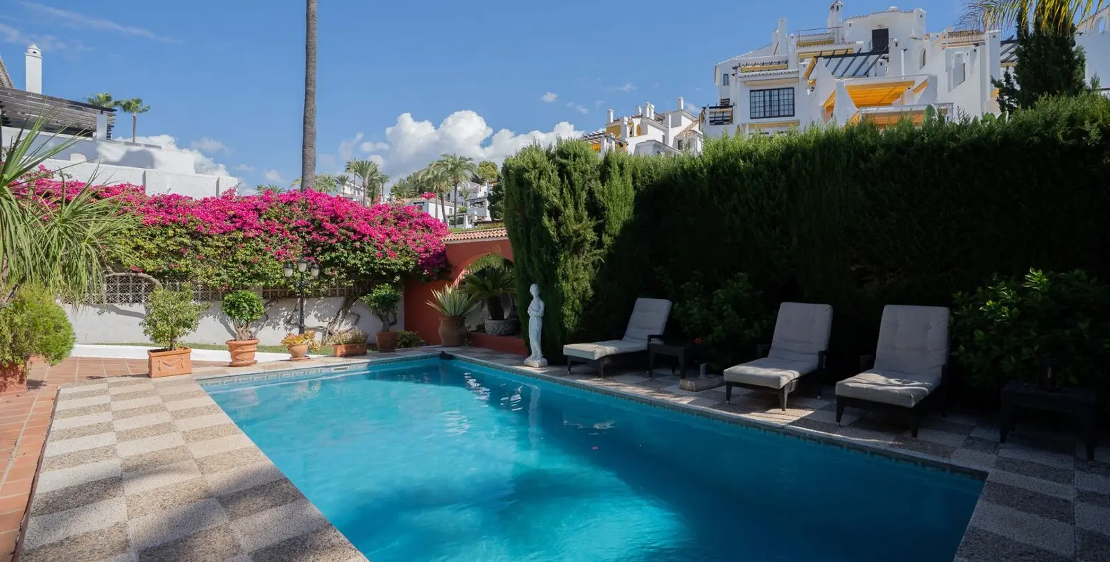 Venta de villa independiente en Marbella 1