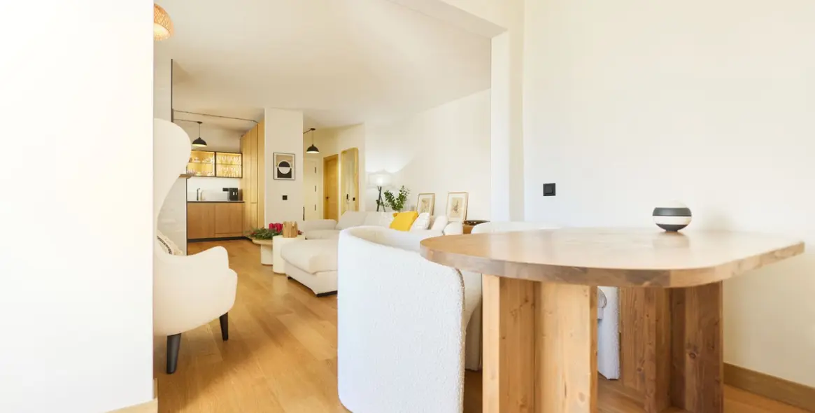 Sale of middle floor apartment in Puerto Banús 1