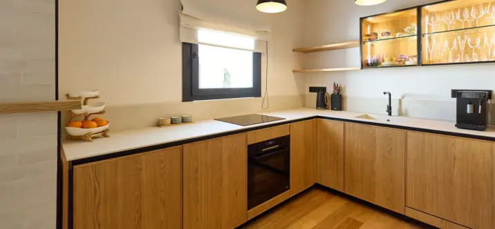 Venta de apartamento en planta media en Puerto Banús 2