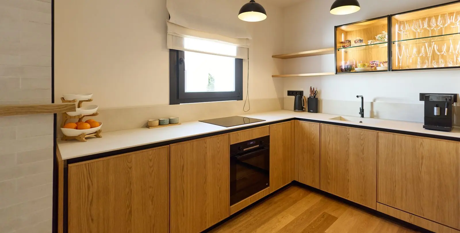 Sale of middle floor apartment in Puerto Banús 3