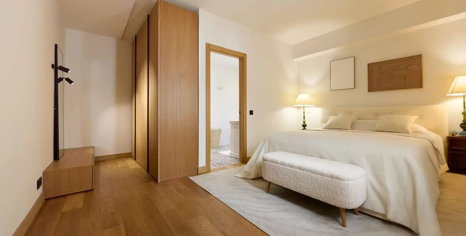 Sale of middle floor apartment in Puerto Banús 6