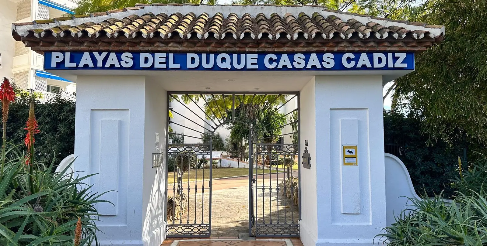 Sale of middle floor apartment in Puerto Banús 12