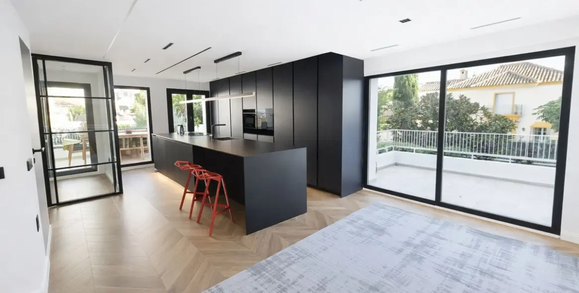 Продажа двухуровневых апартаментов в Marbella 2