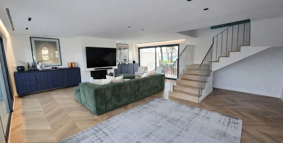 Продажа двухуровневых апартаментов в Marbella 7