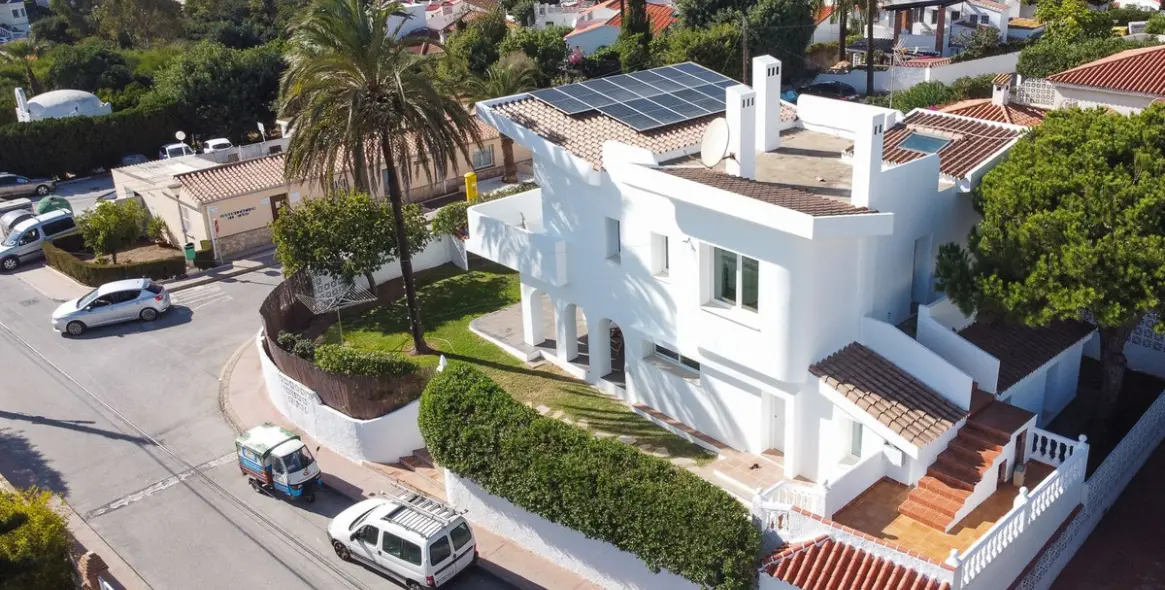 Sale of detached villa in El Faro 1