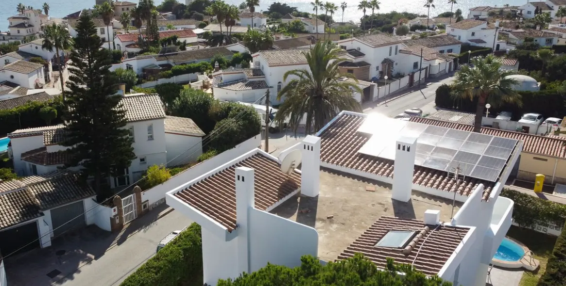 Sale of detached villa in El Faro 2