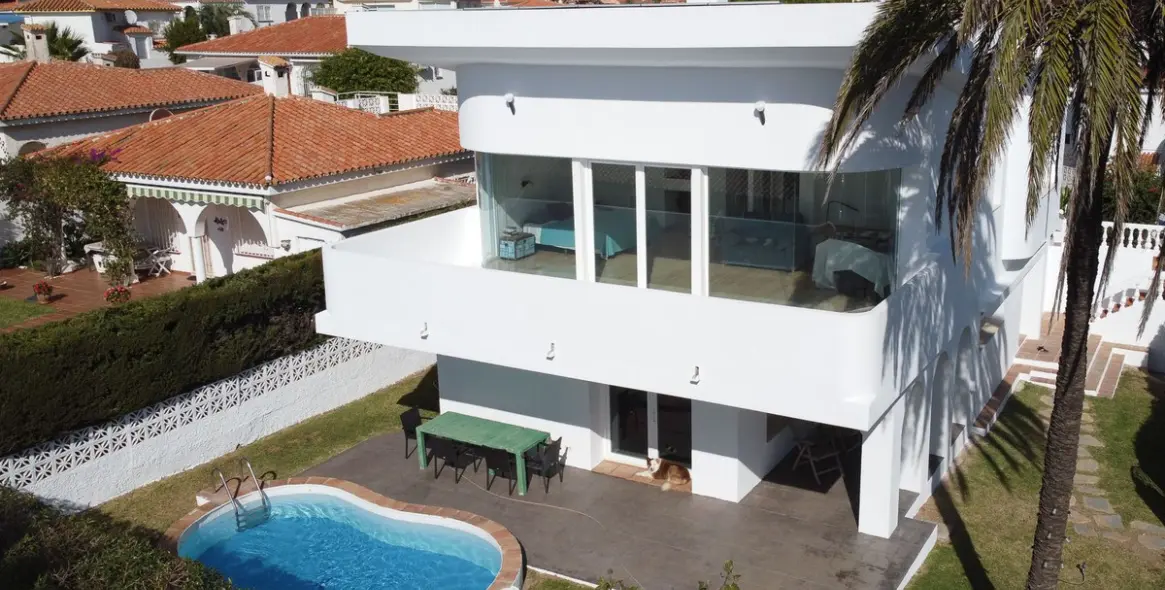 Sale of detached villa in El Faro 4