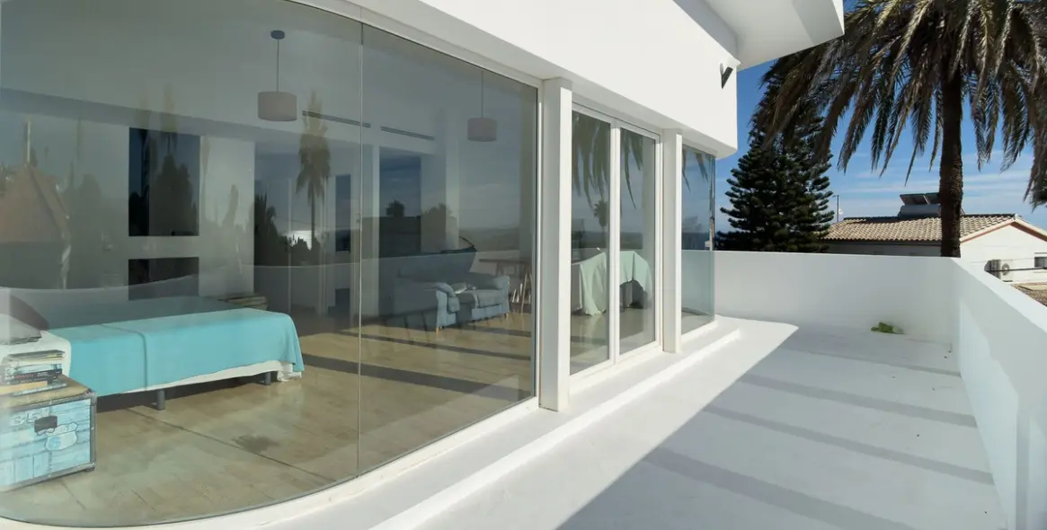 Sale of detached villa in El Faro 18