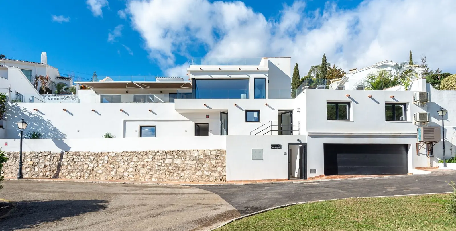 Продажа  отдельно стоящей виллы в La Cala de Mijas 1