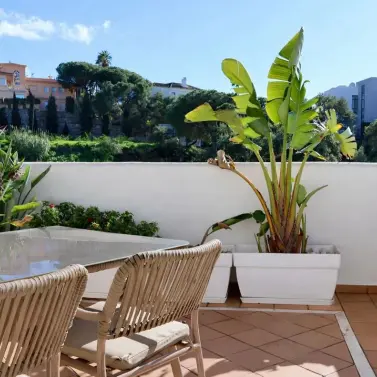 Alquiler a largo plazo de ático en Elviria