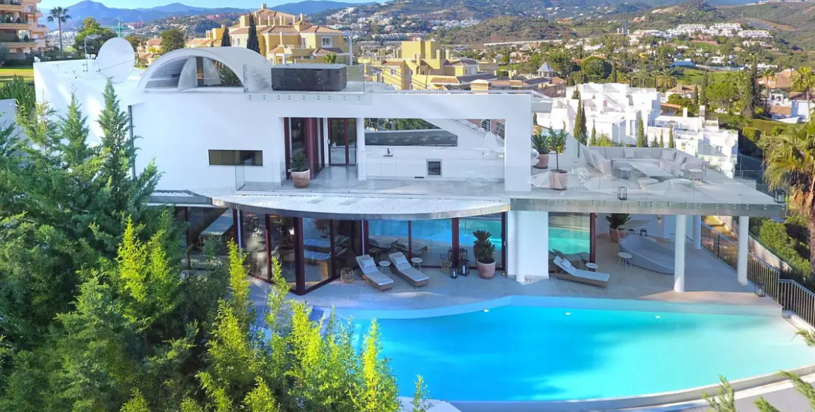 Продажа  отдельно стоящей виллы в Nueva Andalucía 1