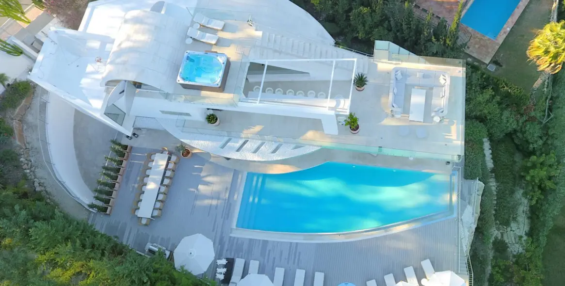 Продажа  отдельно стоящей виллы в Nueva Andalucía 2