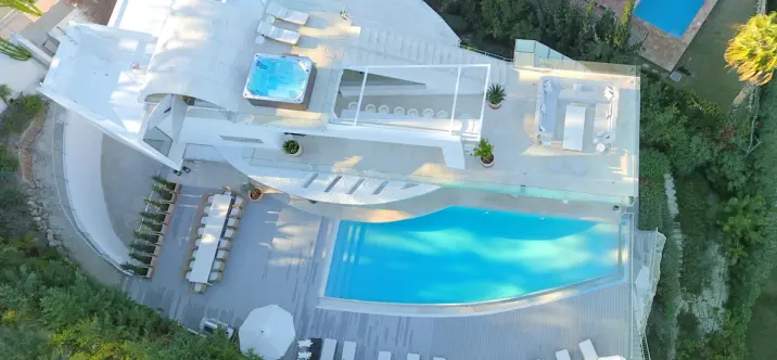 Venta de villa independiente en Nueva Andalucía 1