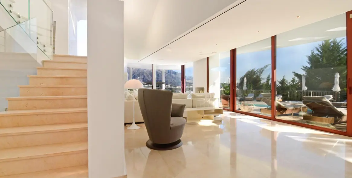 Продажа  отдельно стоящей виллы в Nueva Andalucía 15