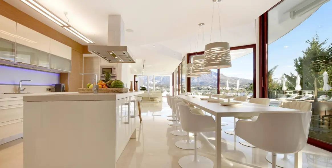 Продажа  отдельно стоящей виллы в Nueva Andalucía 19